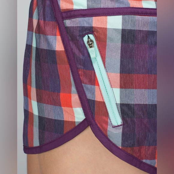 Lululemon size 8 Tracker Short II Wheezy Check Multi Heathered Berry Yum Yum Run - Picture 5 of 11